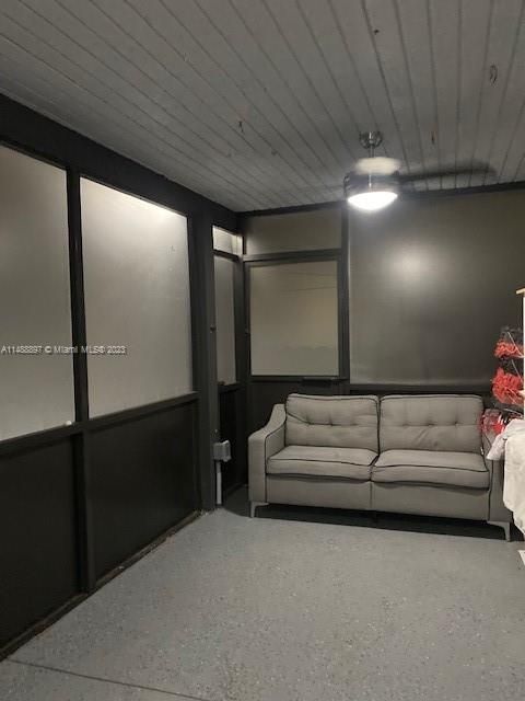 For Rent: $2,900 (2 beds, 1 baths, 750 Square Feet)
