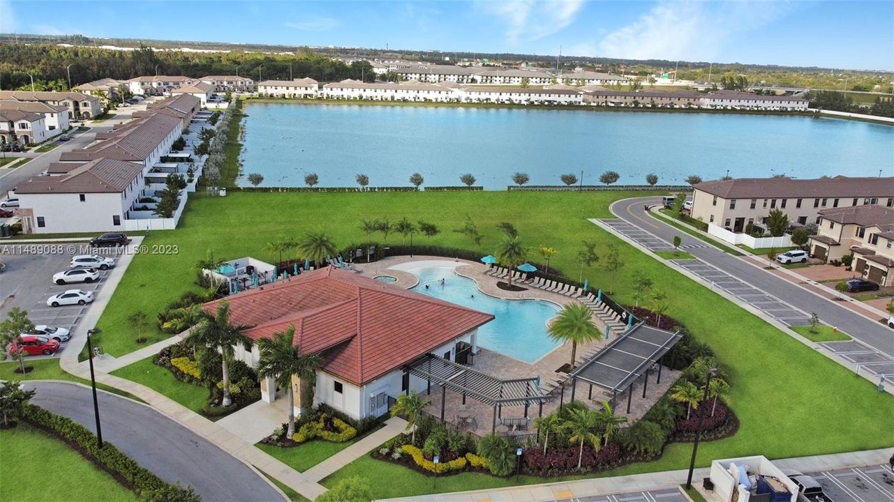 Recently Sold: $510,000 (3 beds, 2 baths, 1483 Square Feet)