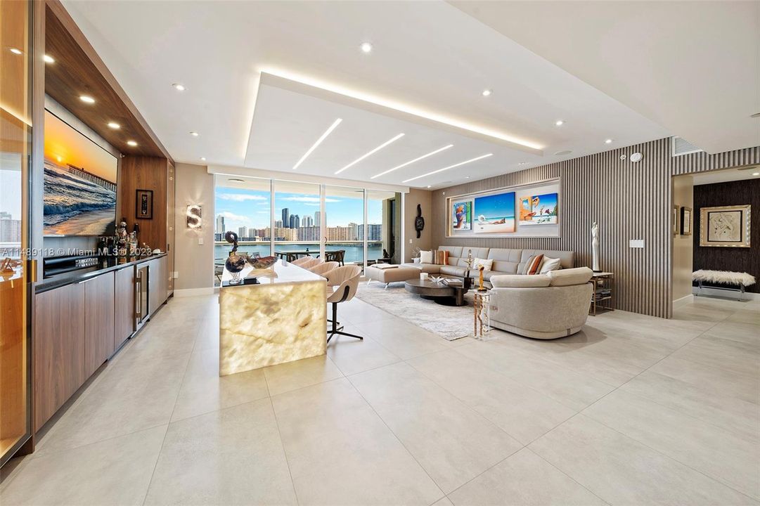 Active With Contract: $3,400,000 (3 beds, 3 baths, 2840 Square Feet)