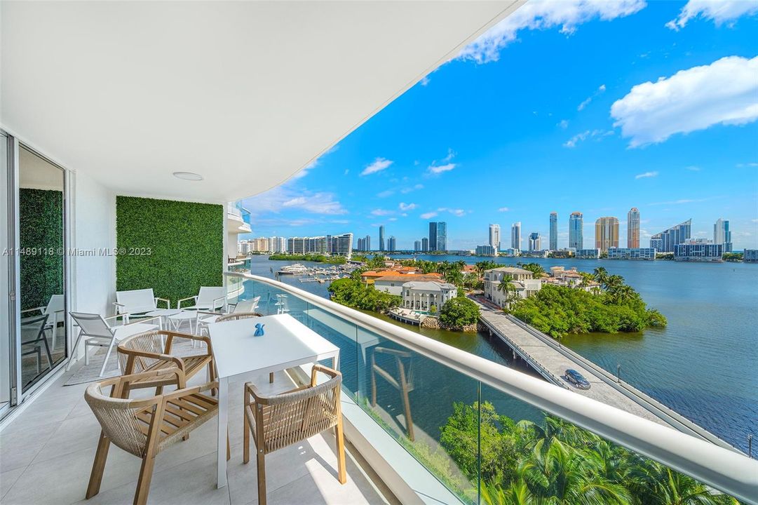 Active With Contract: $3,400,000 (3 beds, 3 baths, 2840 Square Feet)