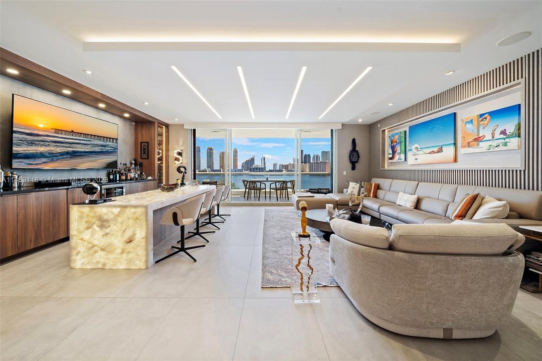 Active With Contract: $3,400,000 (3 beds, 3 baths, 2840 Square Feet)