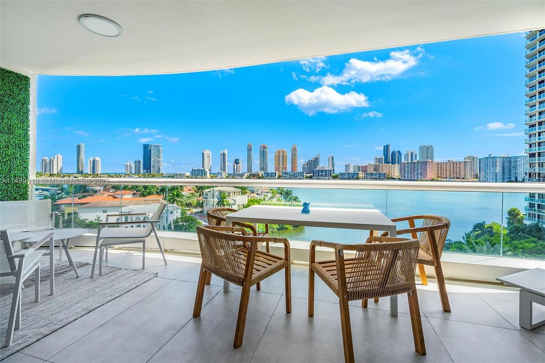 Active With Contract: $3,400,000 (3 beds, 3 baths, 2840 Square Feet)