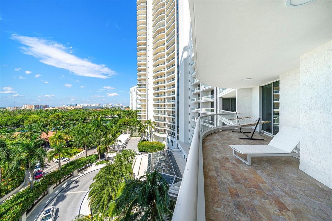 Active With Contract: $3,400,000 (3 beds, 3 baths, 2840 Square Feet)