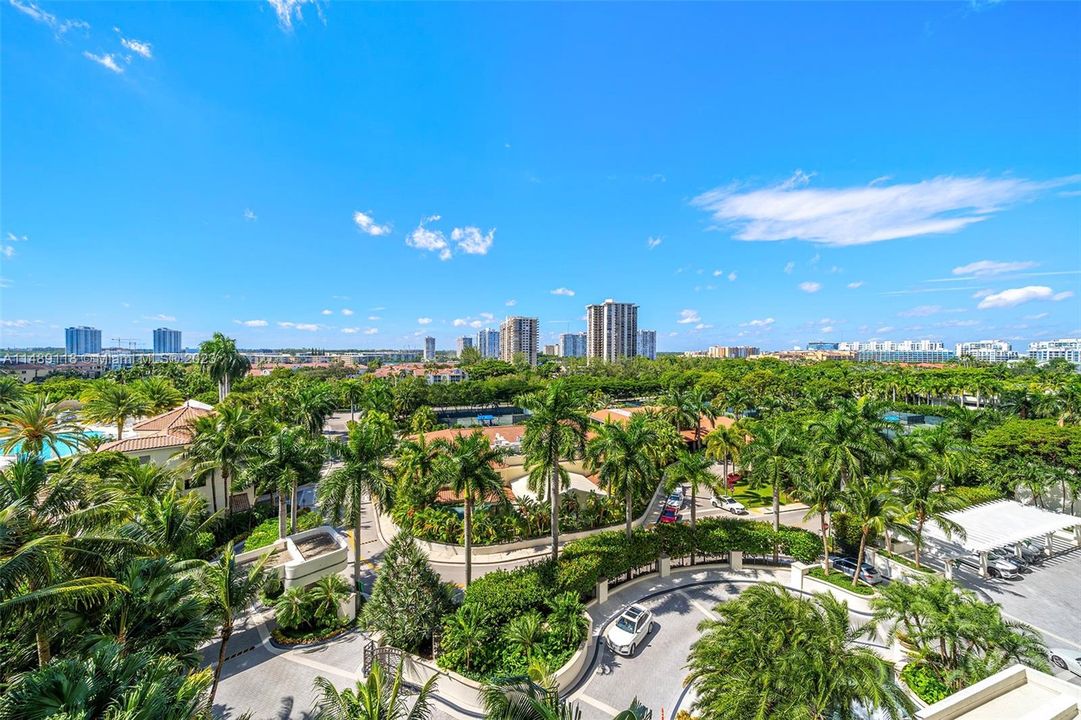 Active With Contract: $3,400,000 (3 beds, 3 baths, 2840 Square Feet)