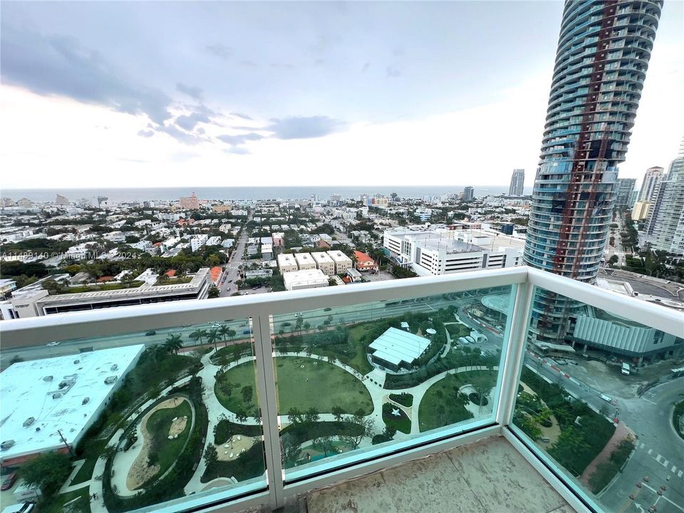 For Sale: $1,200,000 (2 beds, 2 baths, 1078 Square Feet)
