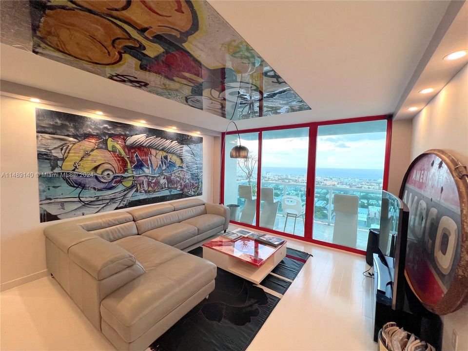 For Sale: $1,200,000 (2 beds, 2 baths, 1078 Square Feet)
