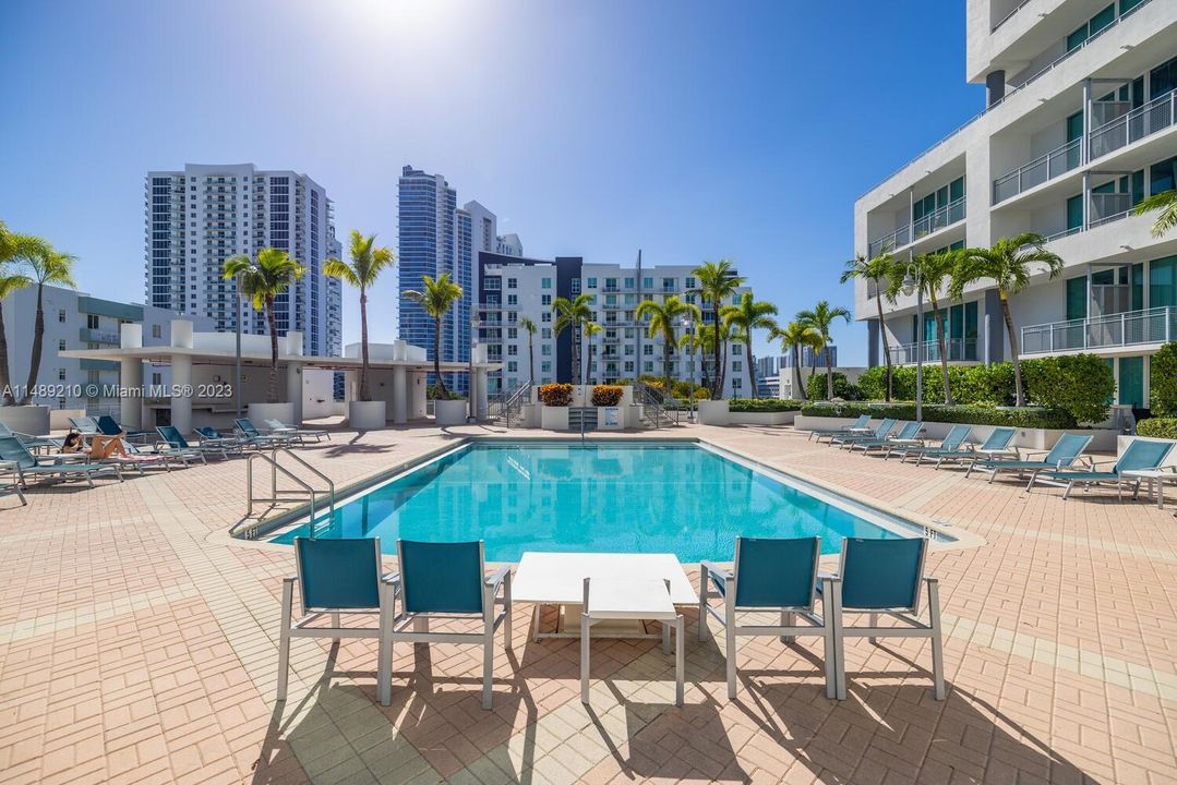 Recently Sold: $385,000 (1 beds, 1 baths, 659 Square Feet)