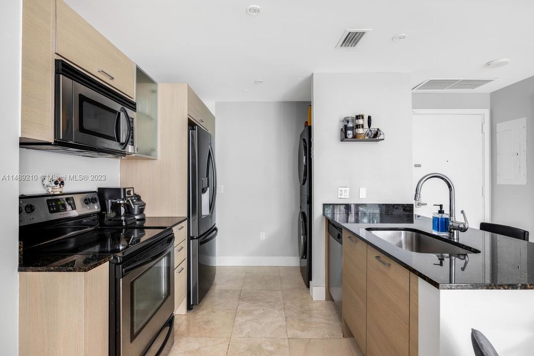 Recently Sold: $385,000 (1 beds, 1 baths, 659 Square Feet)