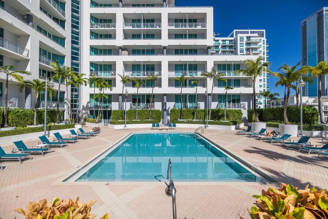 Recently Sold: $385,000 (1 beds, 1 baths, 659 Square Feet)