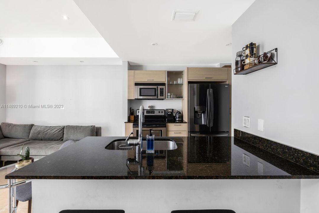 Recently Sold: $385,000 (1 beds, 1 baths, 659 Square Feet)