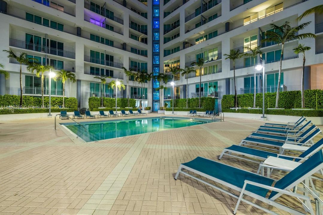 Recently Sold: $385,000 (1 beds, 1 baths, 659 Square Feet)