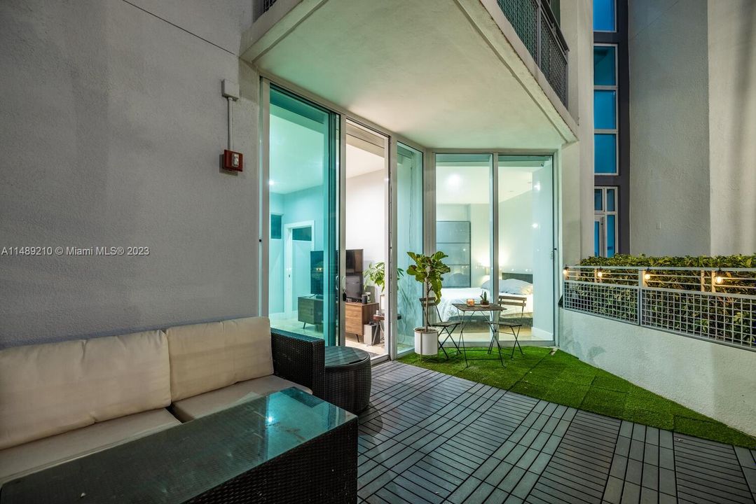 Recently Sold: $385,000 (1 beds, 1 baths, 659 Square Feet)