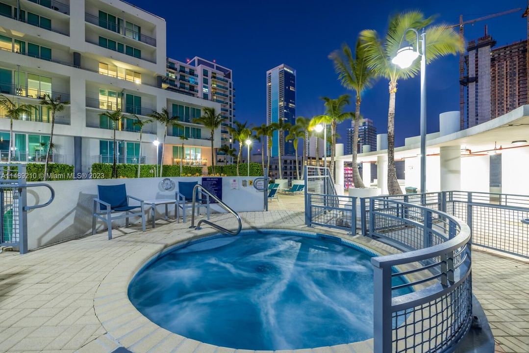 Recently Sold: $385,000 (1 beds, 1 baths, 659 Square Feet)