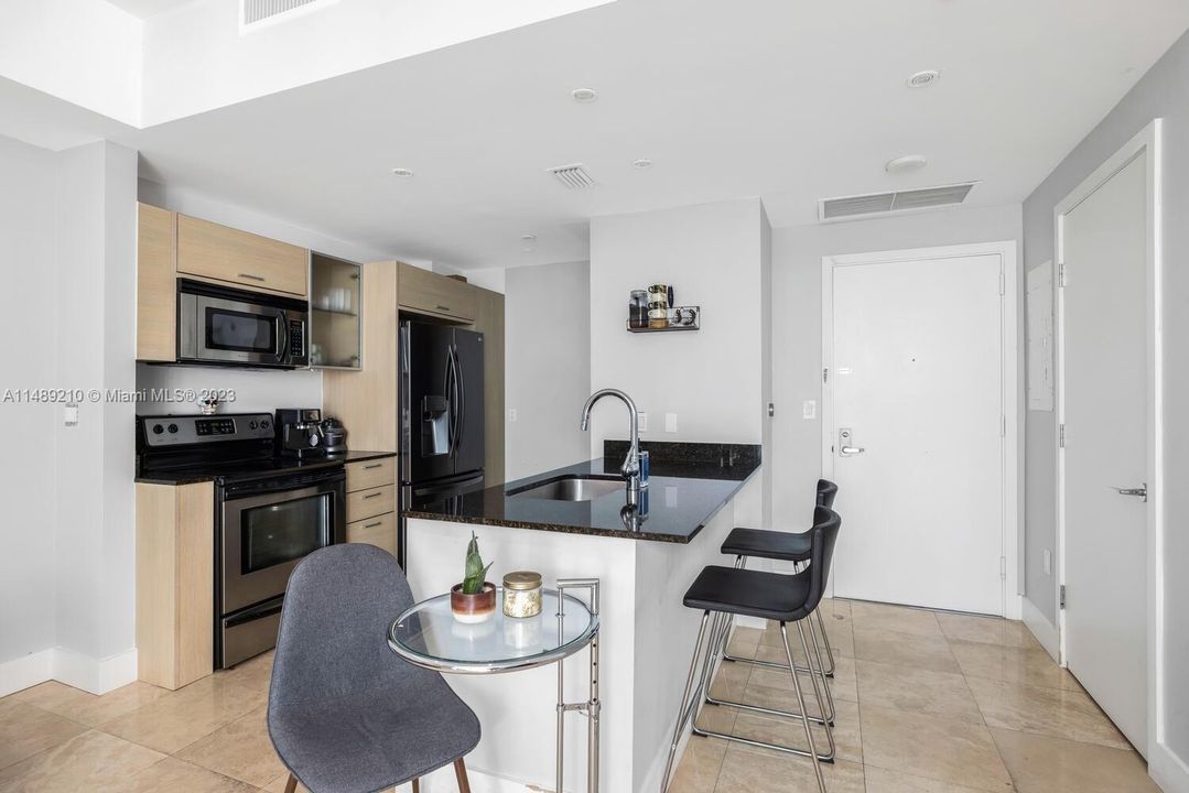 Recently Sold: $385,000 (1 beds, 1 baths, 659 Square Feet)
