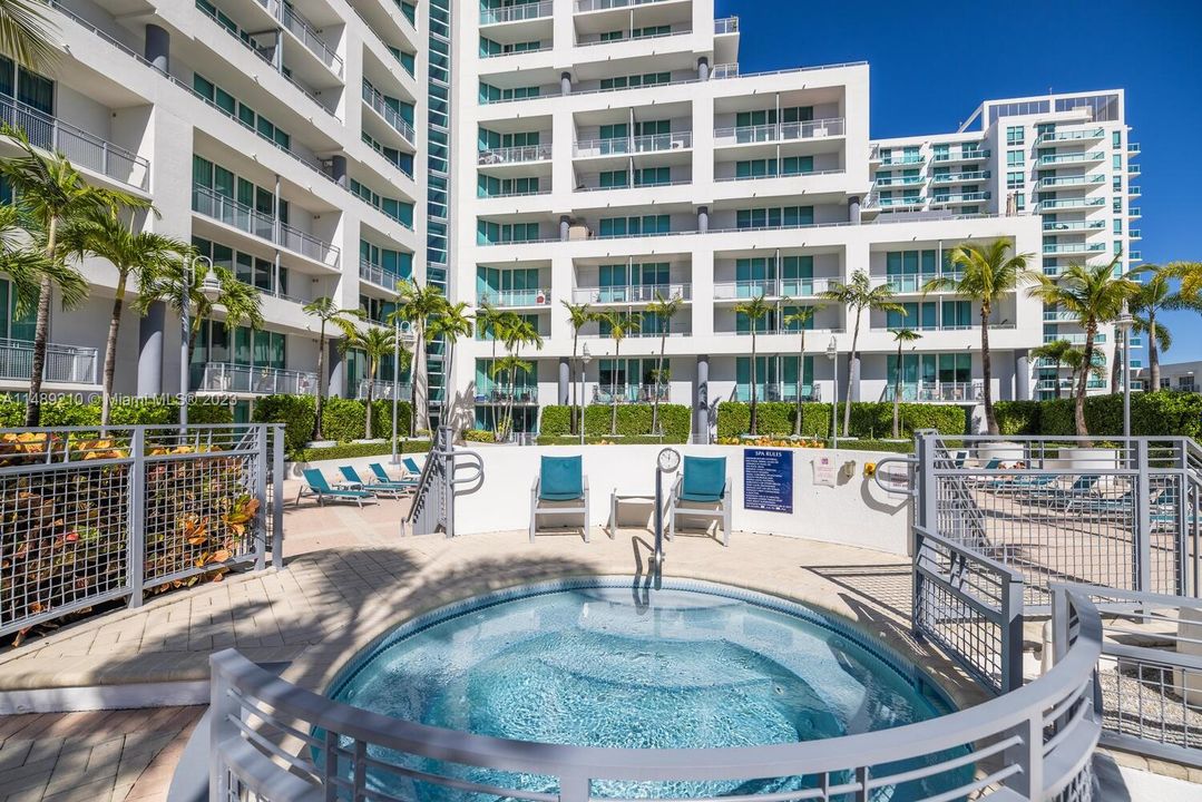 Recently Sold: $385,000 (1 beds, 1 baths, 659 Square Feet)