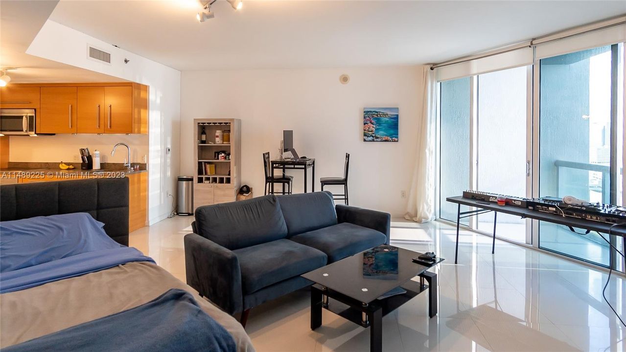 Недавно продано: $425,000 (0 спален, 1 ванн, 598 Квадратных фут)