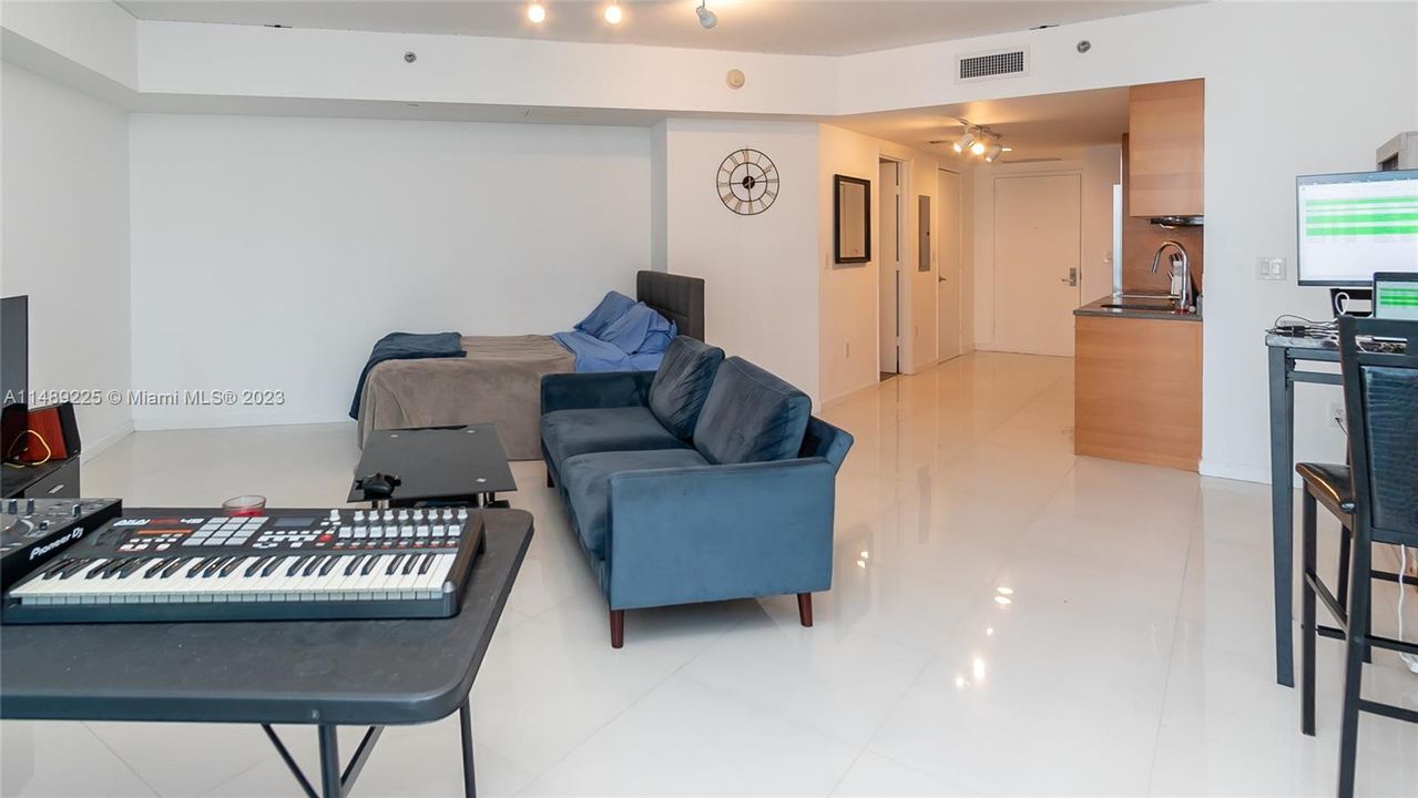 Недавно продано: $425,000 (0 спален, 1 ванн, 598 Квадратных фут)