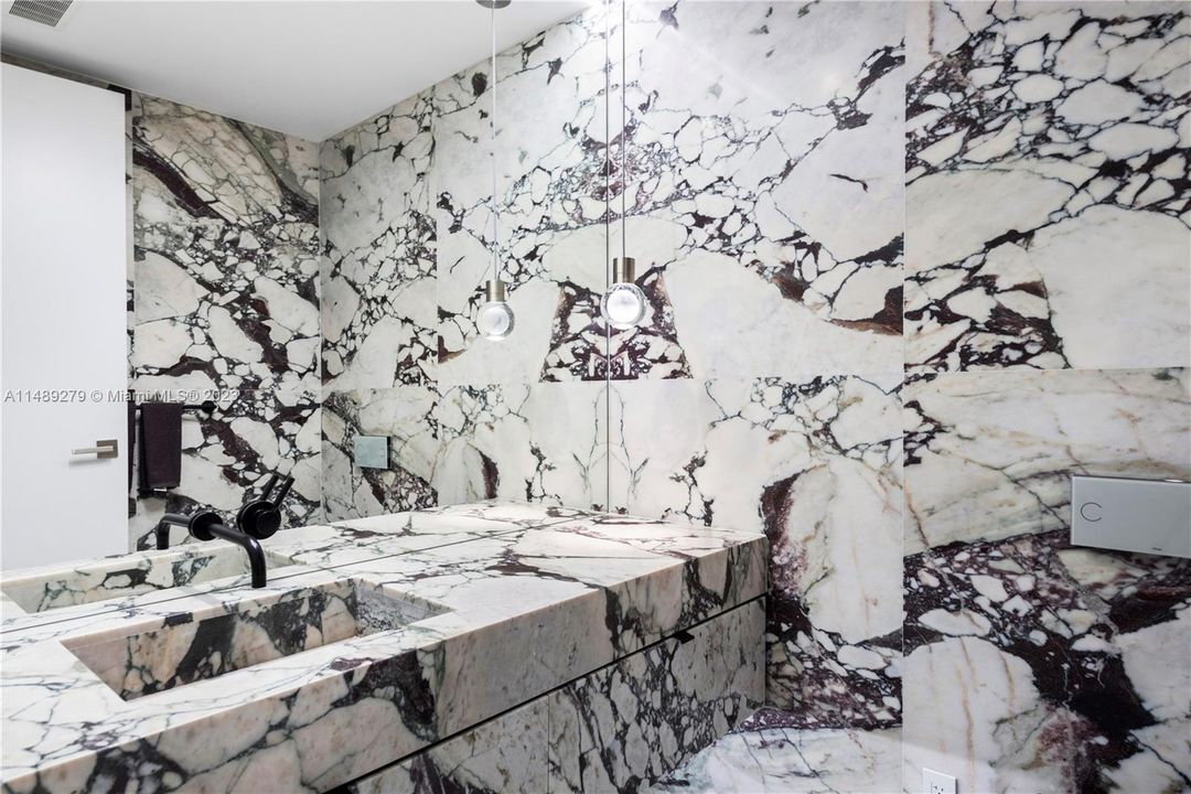 Недавно продано: $3,490,000 (2 спален, 2 ванн, 1910 Квадратных фут)