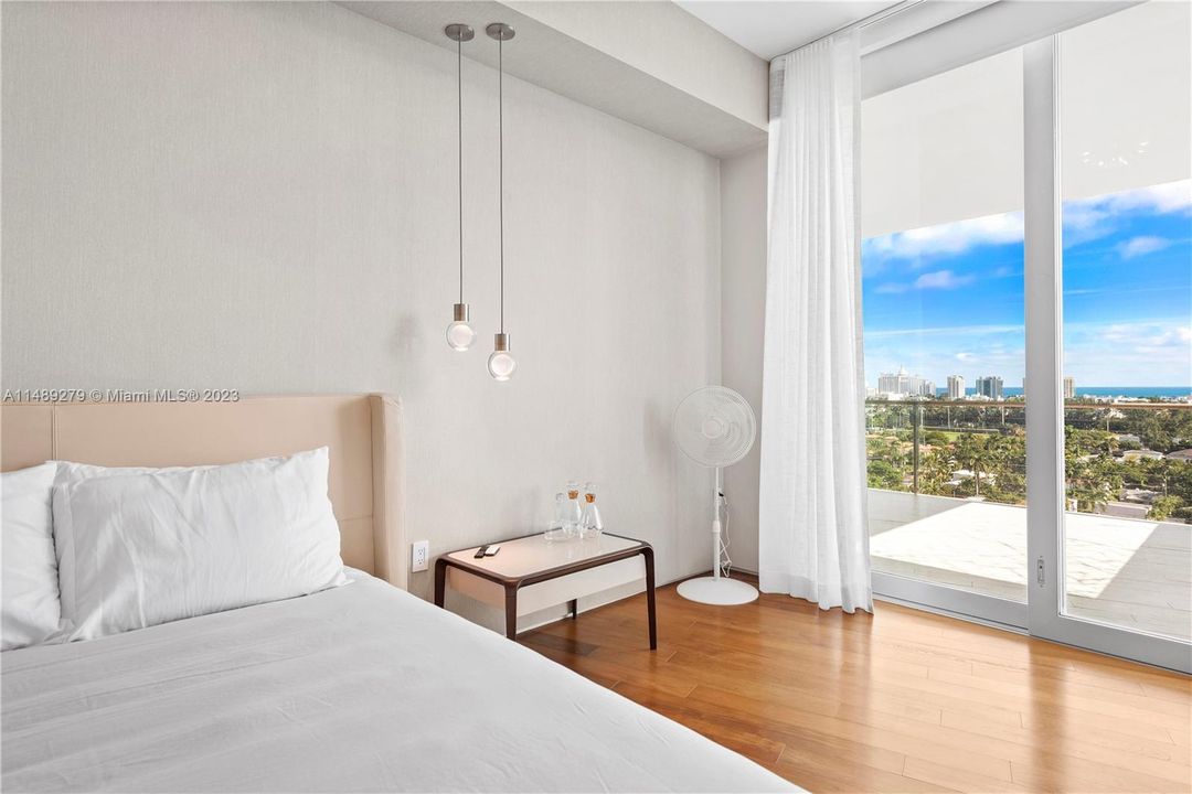 Недавно продано: $3,490,000 (2 спален, 2 ванн, 1910 Квадратных фут)