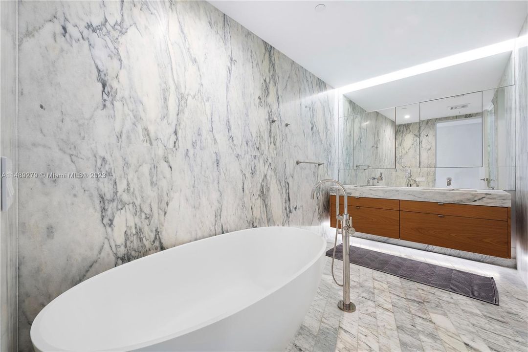 Недавно продано: $3,490,000 (2 спален, 2 ванн, 1910 Квадратных фут)