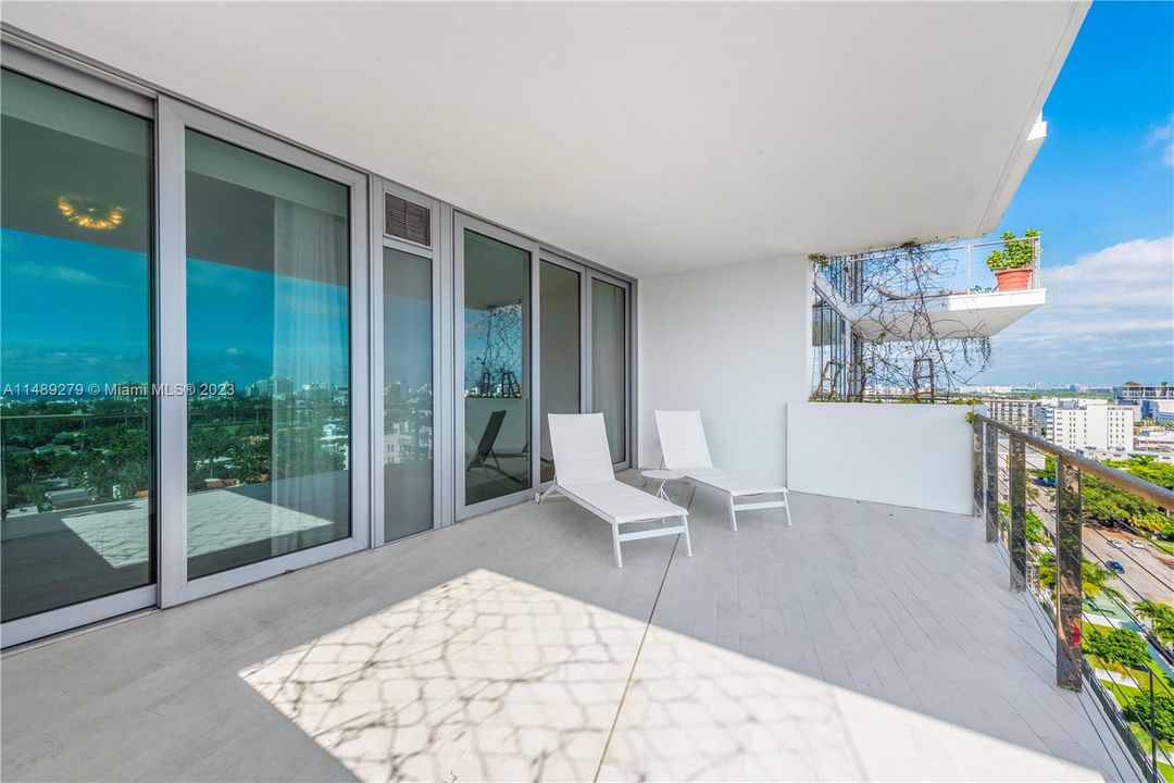 Недавно продано: $3,490,000 (2 спален, 2 ванн, 1910 Квадратных фут)