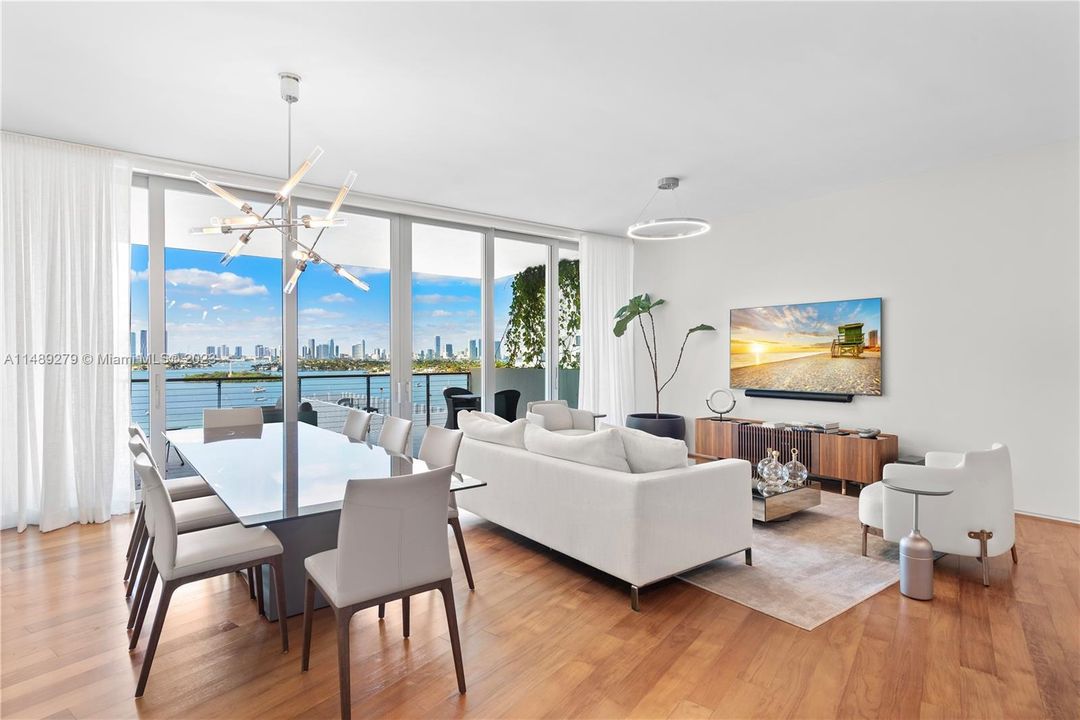 Недавно продано: $3,490,000 (2 спален, 2 ванн, 1910 Квадратных фут)