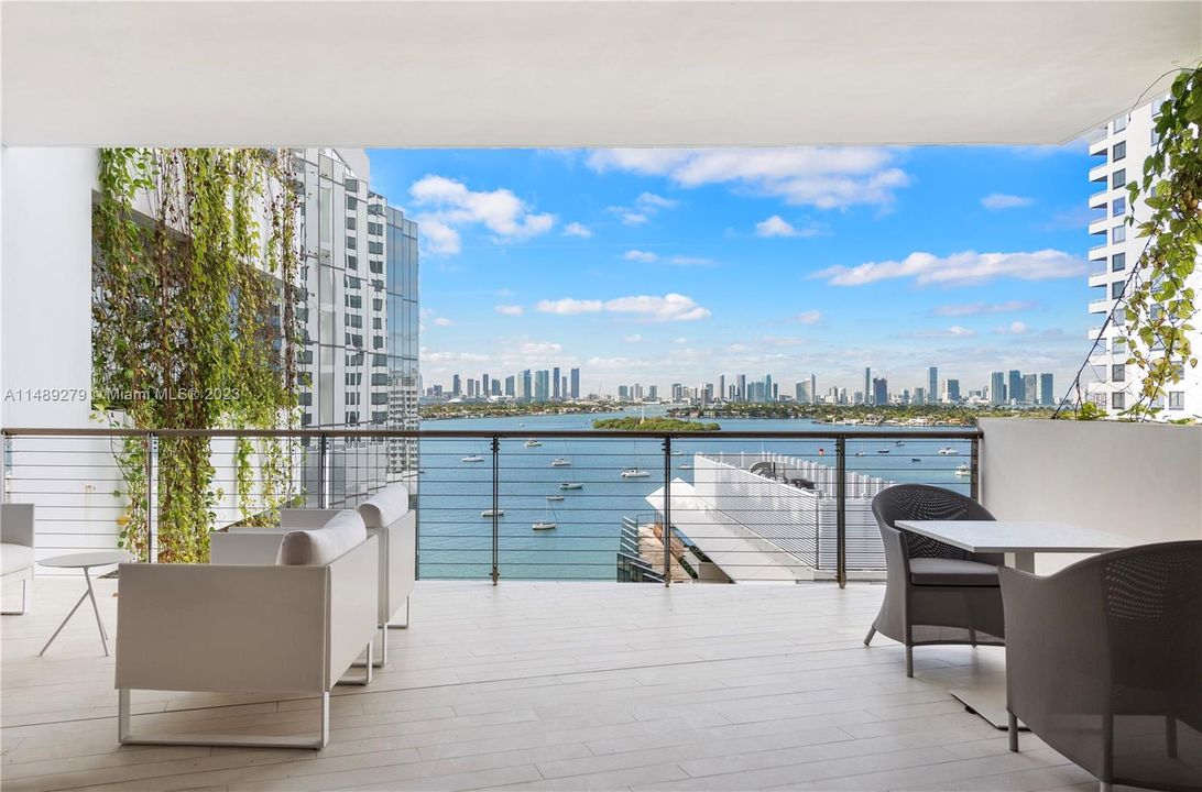 Недавно продано: $3,490,000 (2 спален, 2 ванн, 1910 Квадратных фут)