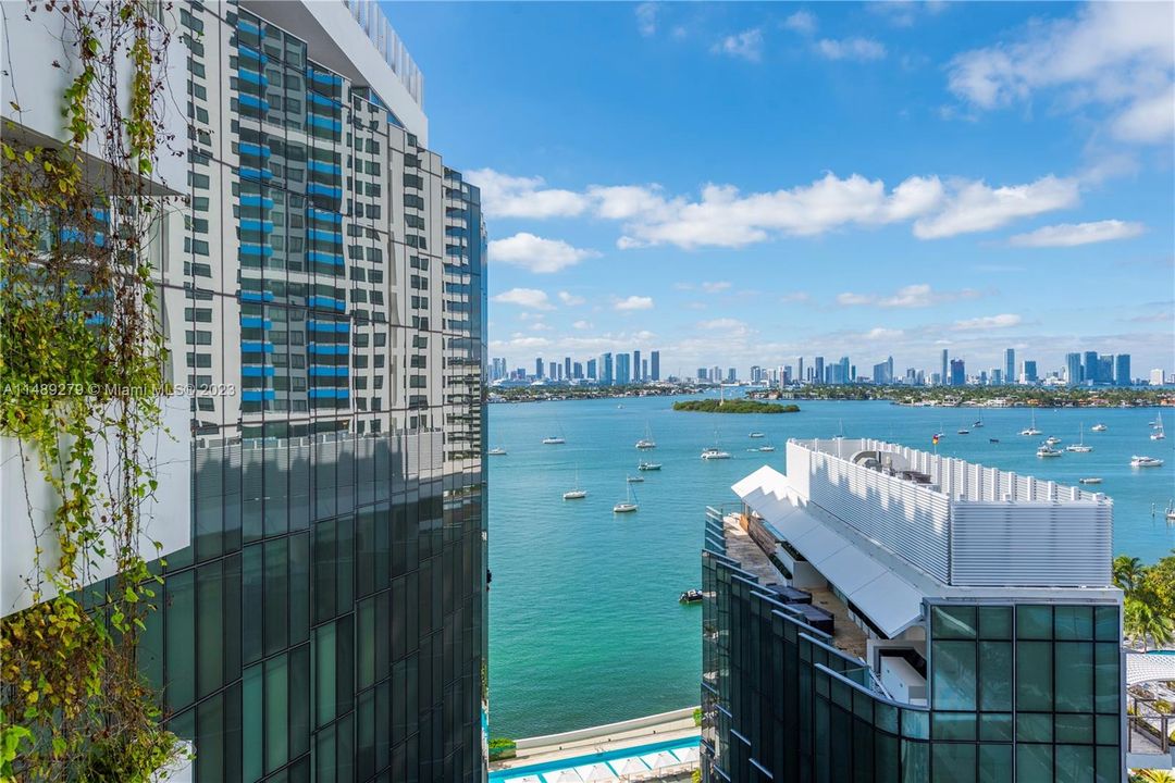 Недавно продано: $3,490,000 (2 спален, 2 ванн, 1910 Квадратных фут)