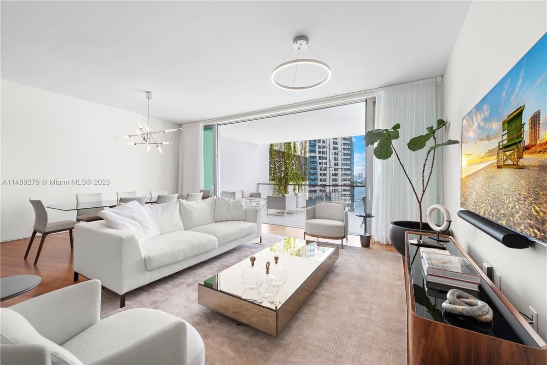 Недавно продано: $3,490,000 (2 спален, 2 ванн, 1910 Квадратных фут)