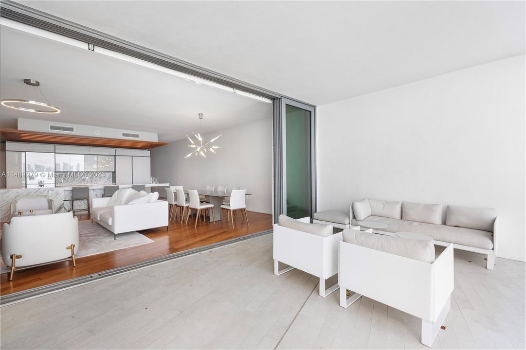 Недавно продано: $3,490,000 (2 спален, 2 ванн, 1910 Квадратных фут)