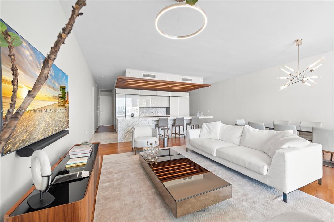 Недавно продано: $3,490,000 (2 спален, 2 ванн, 1910 Квадратных фут)