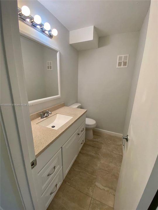 Recently Sold: $180,000 (1 beds, 1 baths, 688 Square Feet)