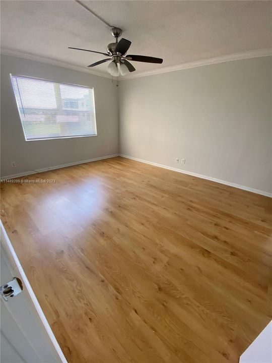 Recently Sold: $180,000 (1 beds, 1 baths, 688 Square Feet)