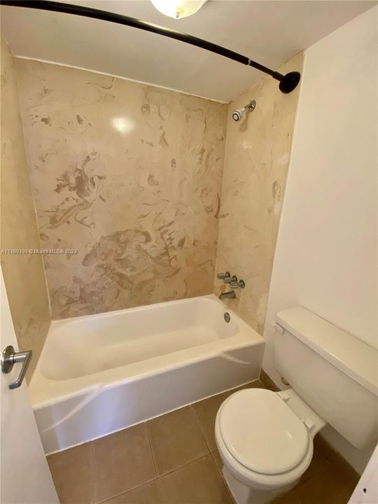 Recently Sold: $180,000 (1 beds, 1 baths, 688 Square Feet)