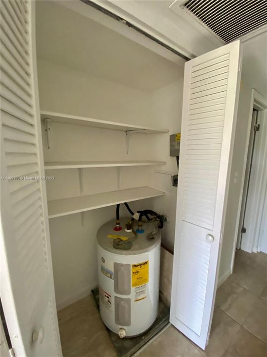 Recently Sold: $180,000 (1 beds, 1 baths, 688 Square Feet)