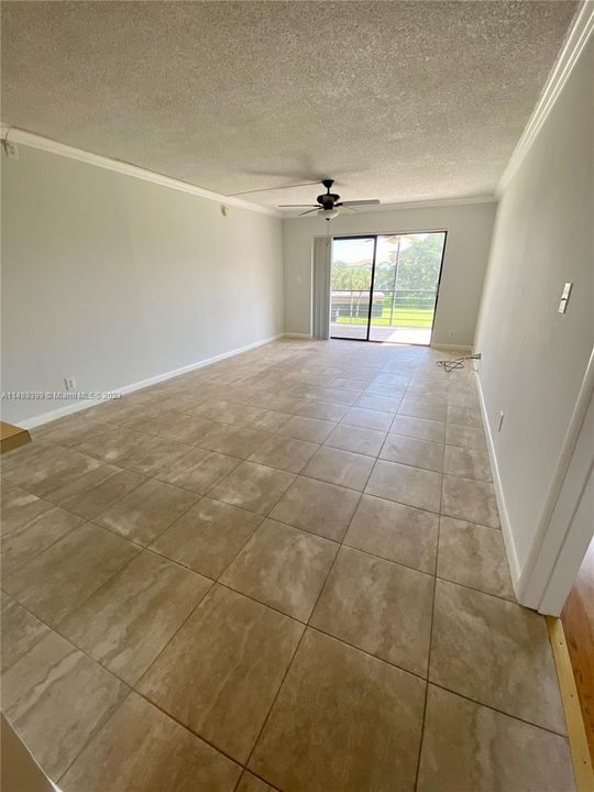 Recently Sold: $180,000 (1 beds, 1 baths, 688 Square Feet)