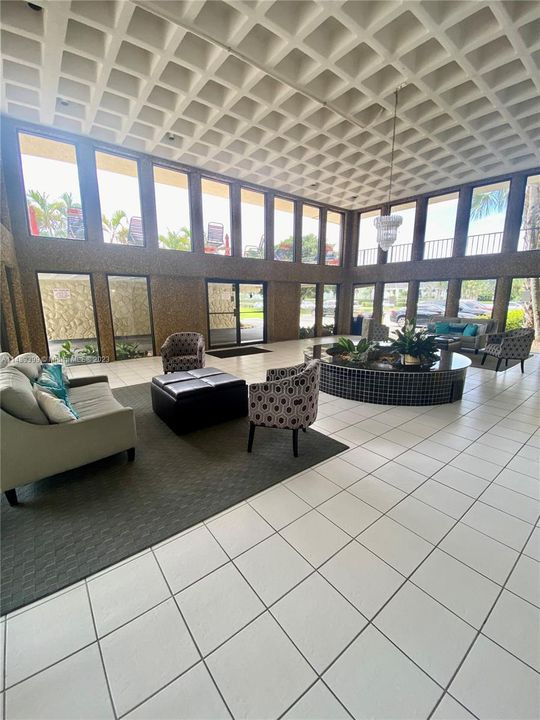 Recently Sold: $180,000 (1 beds, 1 baths, 688 Square Feet)