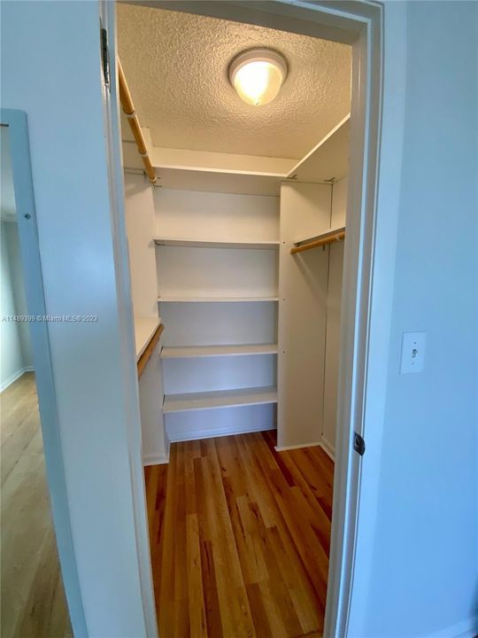 Recently Sold: $180,000 (1 beds, 1 baths, 688 Square Feet)