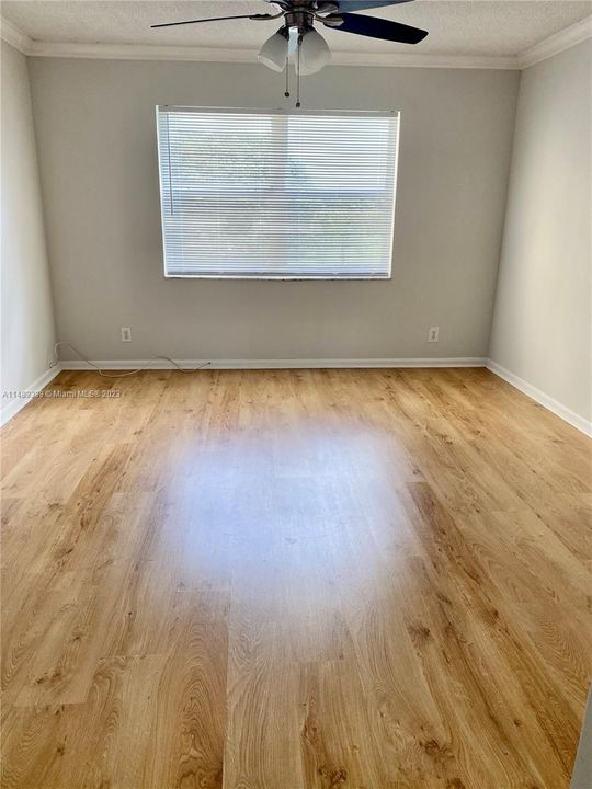 Recently Sold: $180,000 (1 beds, 1 baths, 688 Square Feet)