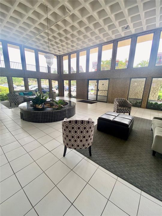 Recently Sold: $180,000 (1 beds, 1 baths, 688 Square Feet)