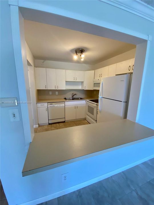 Recently Sold: $180,000 (1 beds, 1 baths, 688 Square Feet)