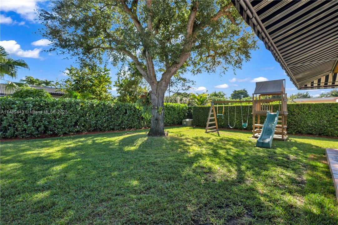 Недавно продано: $1,495,000 (4 спален, 2 ванн, 2340 Квадратных фут)