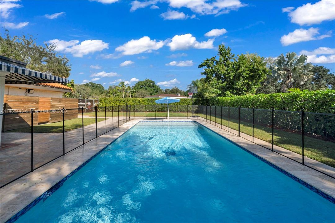 Недавно продано: $1,495,000 (4 спален, 2 ванн, 2340 Квадратных фут)