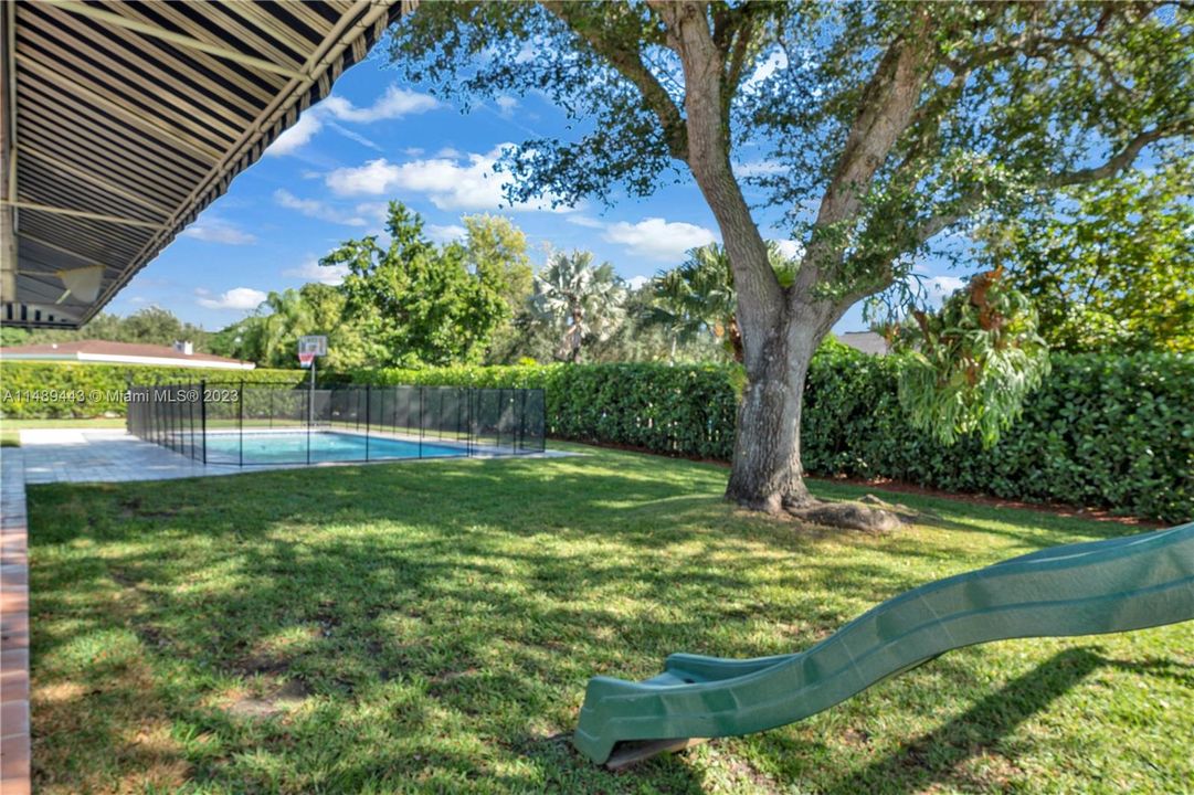 Недавно продано: $1,495,000 (4 спален, 2 ванн, 2340 Квадратных фут)