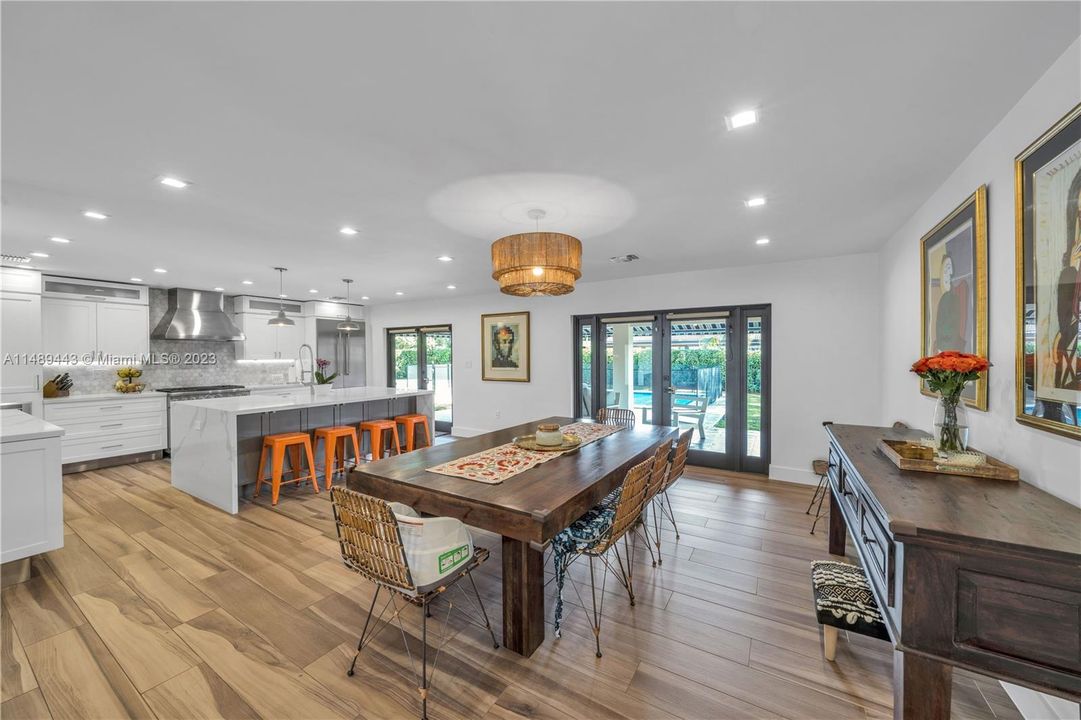 Недавно продано: $1,495,000 (4 спален, 2 ванн, 2340 Квадратных фут)