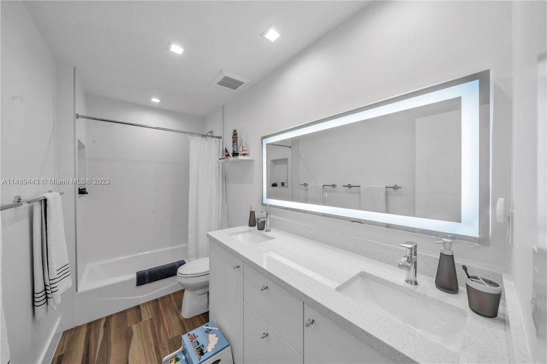 Недавно продано: $1,495,000 (4 спален, 2 ванн, 2340 Квадратных фут)