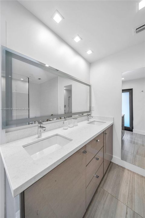 Недавно продано: $1,495,000 (4 спален, 2 ванн, 2340 Квадратных фут)