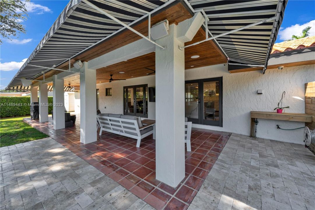 Недавно продано: $1,495,000 (4 спален, 2 ванн, 2340 Квадратных фут)