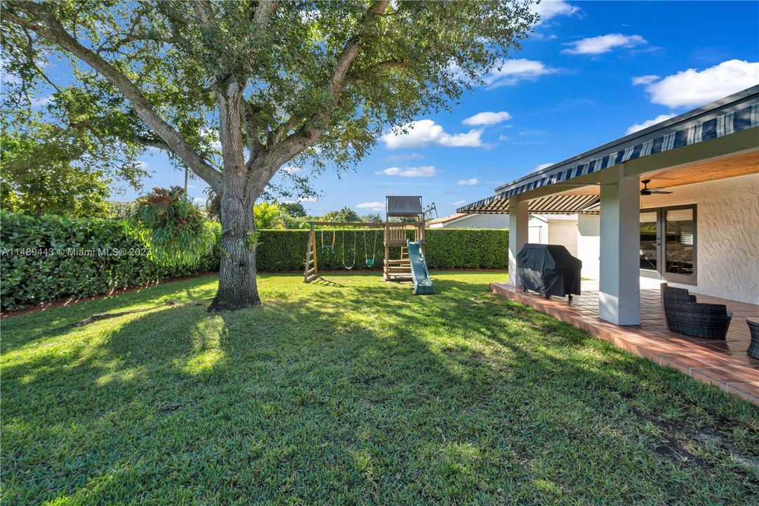 Недавно продано: $1,495,000 (4 спален, 2 ванн, 2340 Квадратных фут)