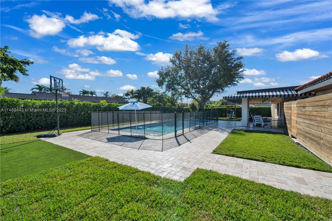 Недавно продано: $1,495,000 (4 спален, 2 ванн, 2340 Квадратных фут)